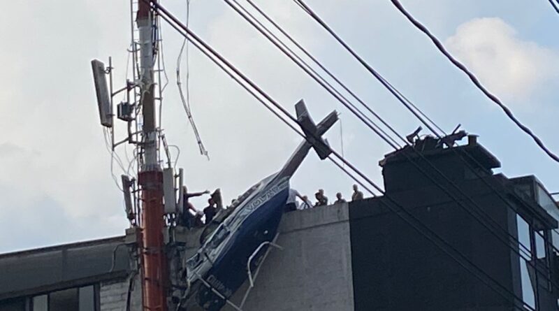 Videos, En Medellín sucedió impresionante emergencia aérea con un helicóptero que se cae en su despegue