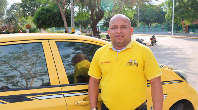 Gobierno anuncia compensación económica a taxistas por costo de la gasolina